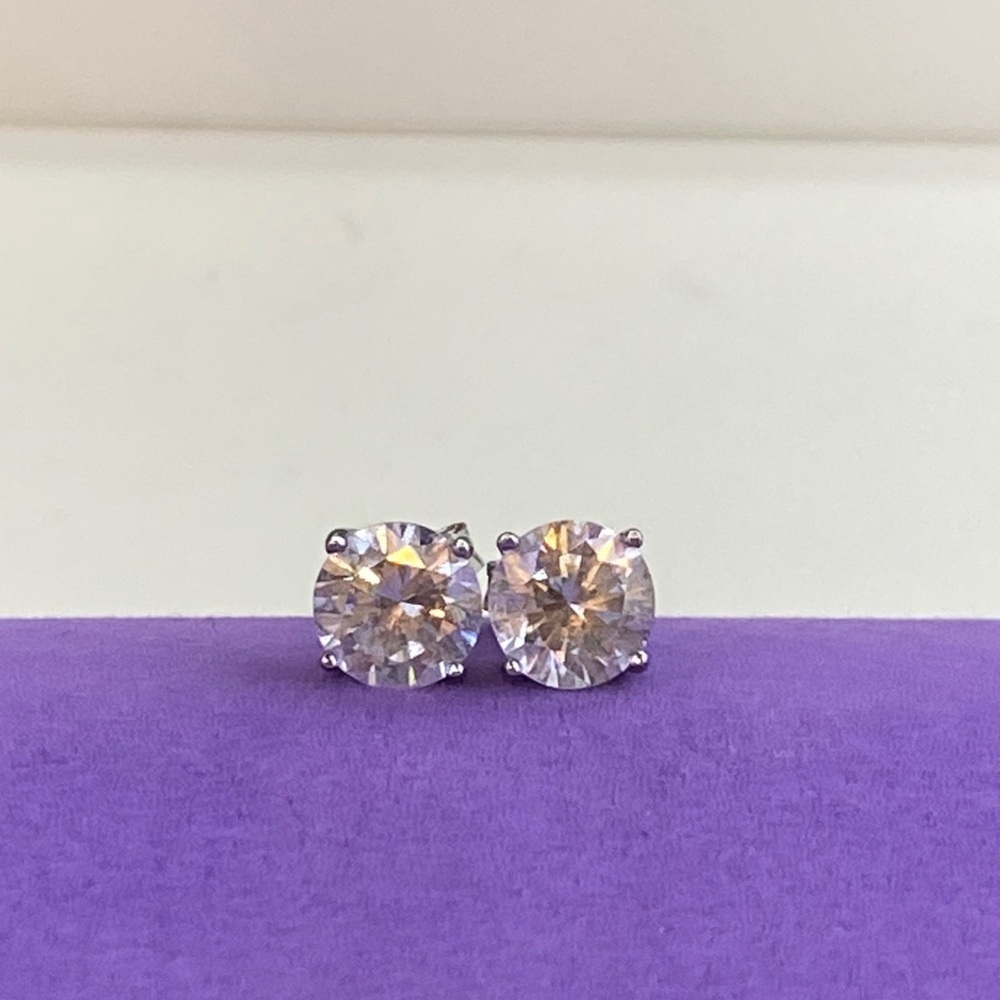 💛 Classic Sterling Silver Brilliant CZ Stud Earrings